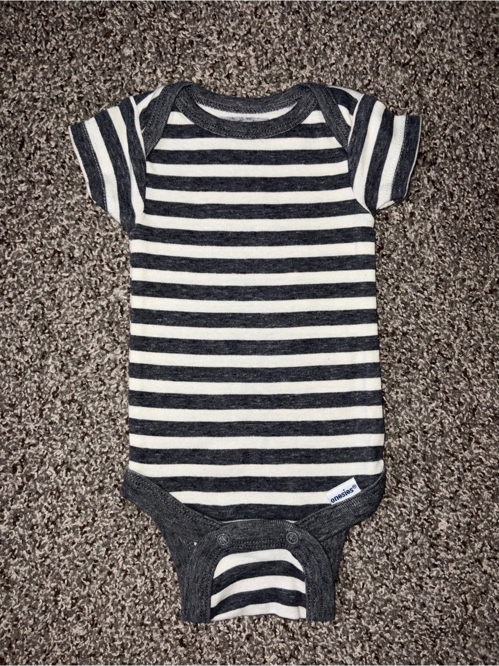 Gerber Newborn Striped Short-Sleeve Onesie Gray and White Baby Bodysuit
